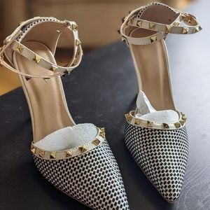 Ankle strap pumps